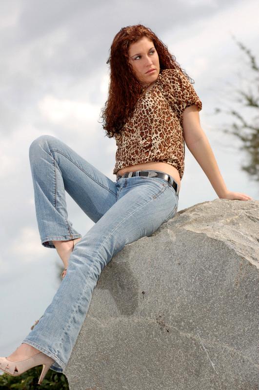 Female model photo shoot of Taryn Heather