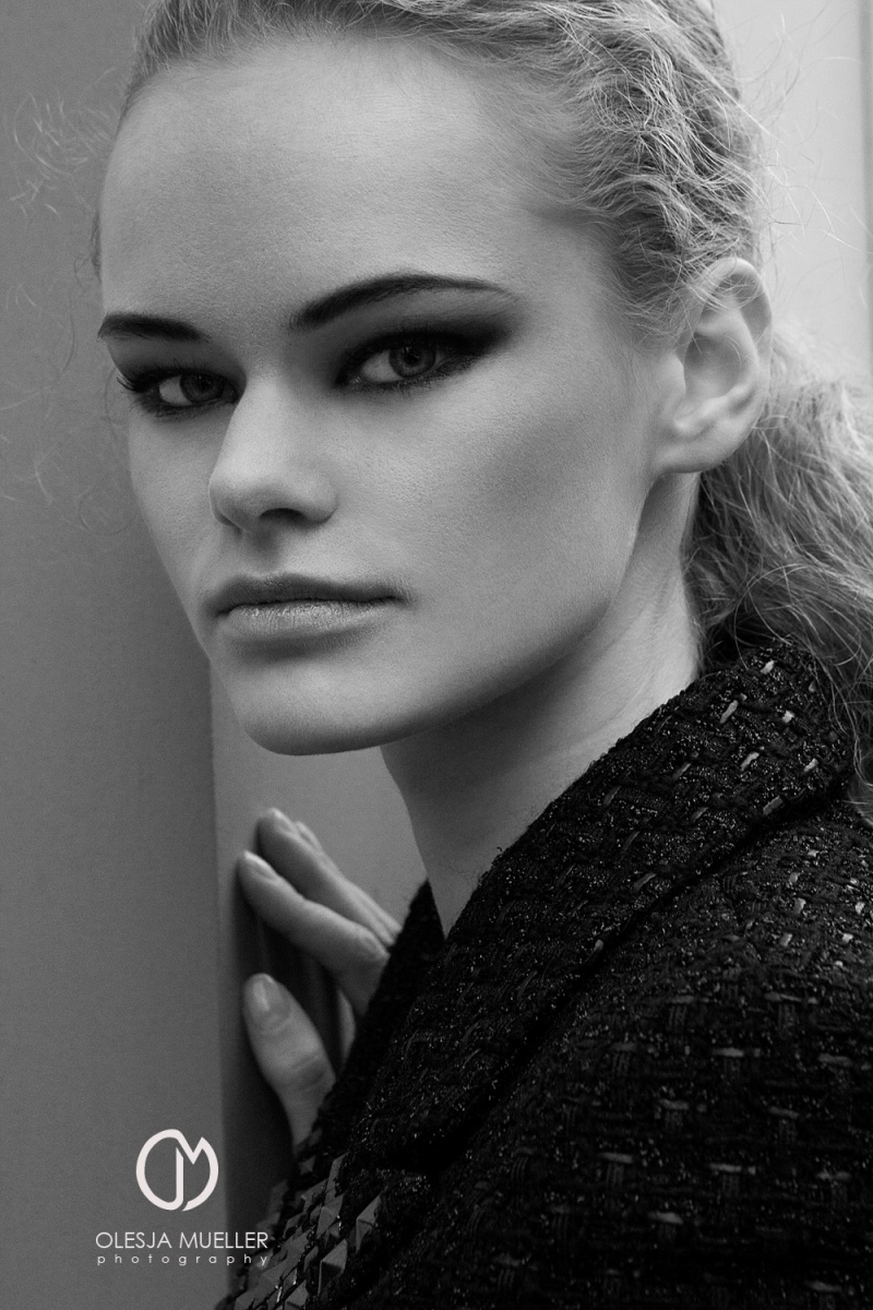 Female model photo shoot of Gallery Row Studio in Styling - Olesja Mueller
