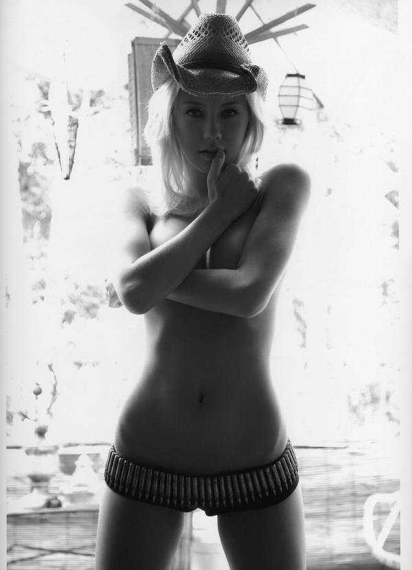Female model photo shoot of Samantha Maben