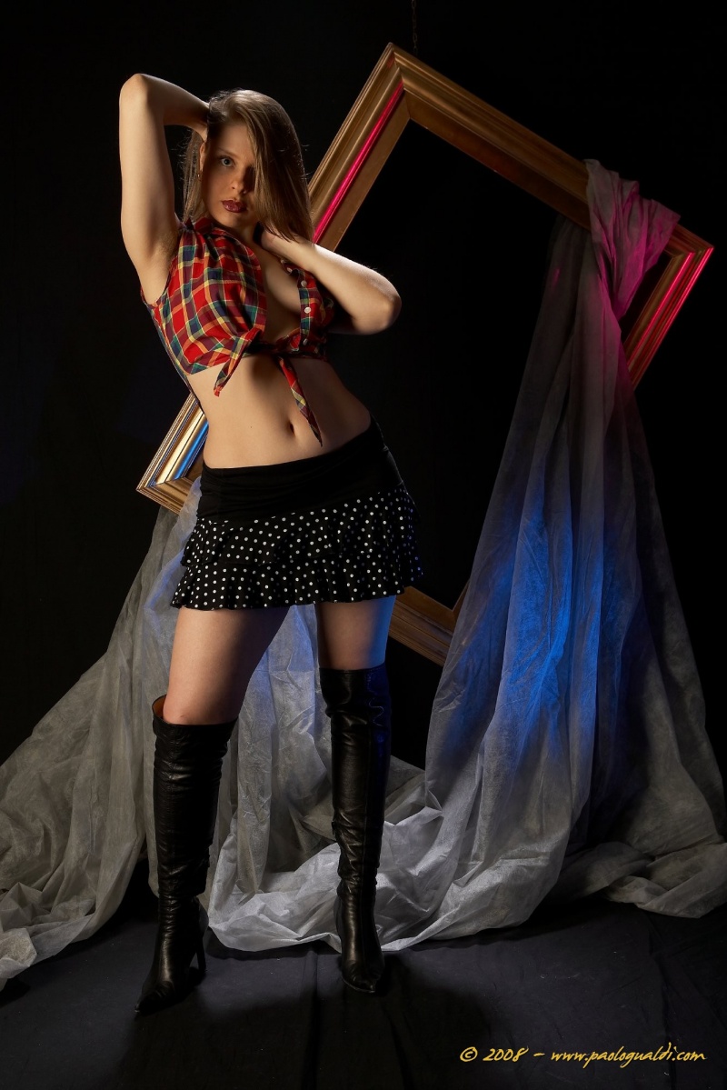 Female model photo shoot of Irina modella