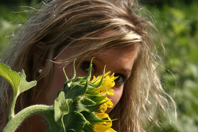 Female model photo shoot of R Flowers