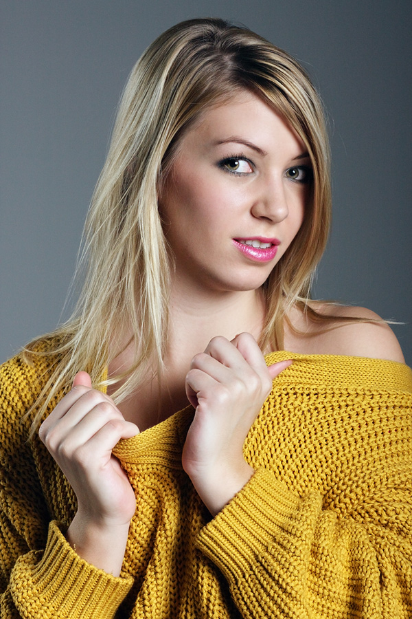 Female model photo shoot of Lisa18