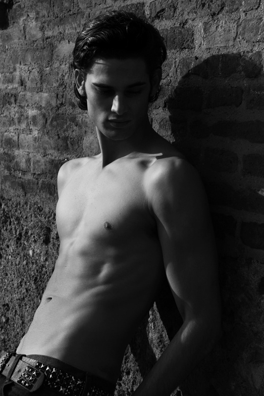 Male model photo shoot of JONATHAN VALDEZ SANCHEZ in IN MILAN,ITALY