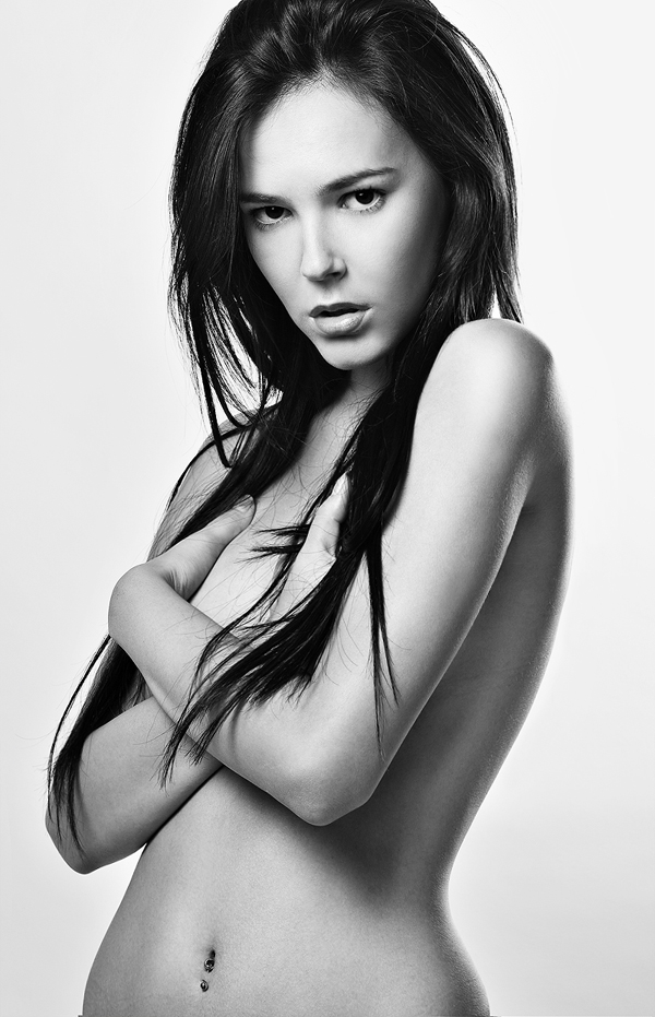 Female model photo shoot of Sorana Nistor by Aysha Remeithi