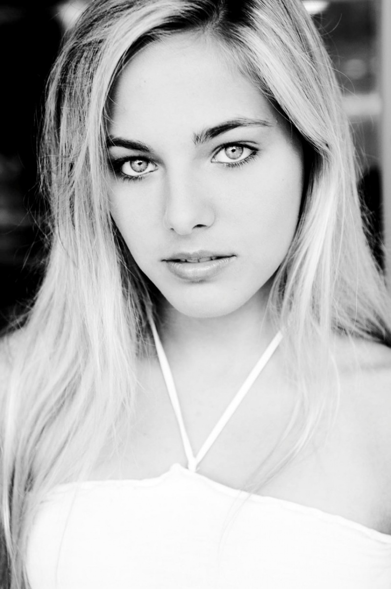 Female model photo shoot of Lauren E Jenkins by trinity57