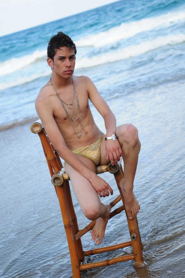 Male model photo shoot of Allan Rivera