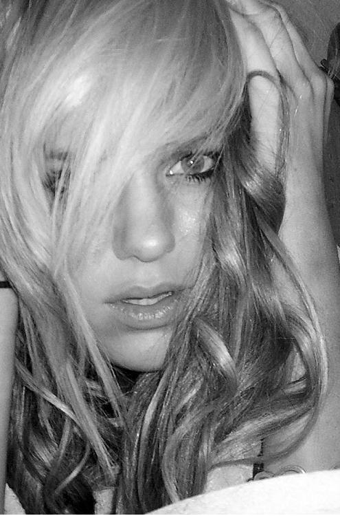 Female model photo shoot of Emma-Lou x