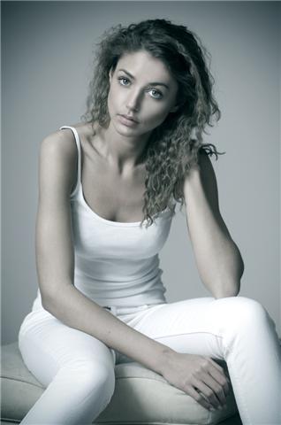 Female model photo shoot of Shona Lorraine in Caiyside