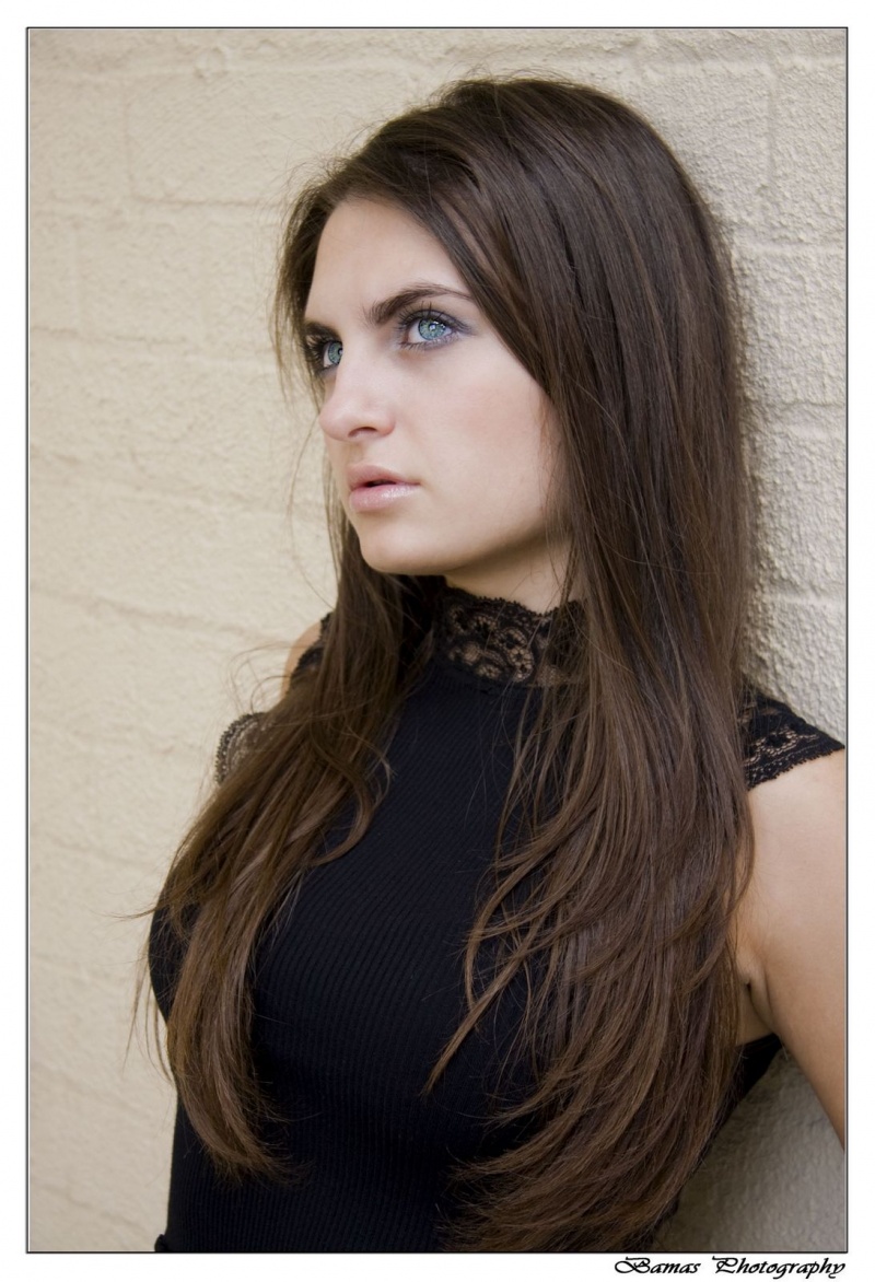 Female model photo shoot of Liza Elena