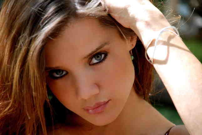 Female model photo shoot of Laura Capreira in Malibu