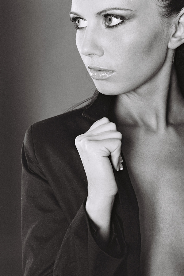 Female model photo shoot of Susan Riedel