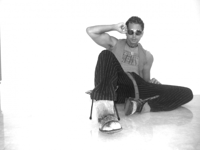 Male model photo shoot of GLENN DOUGLAS PACKARD