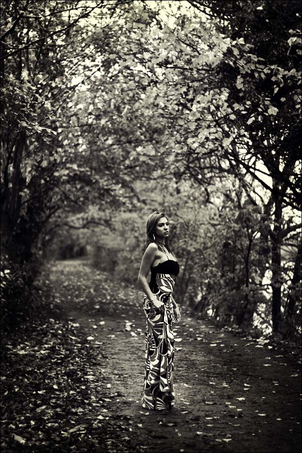 Female model photo shoot of Evita Evita in Kew Gardens, United Kingdom