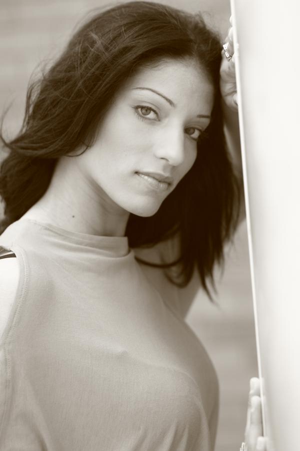 Female model photo shoot of Pena Yesenia