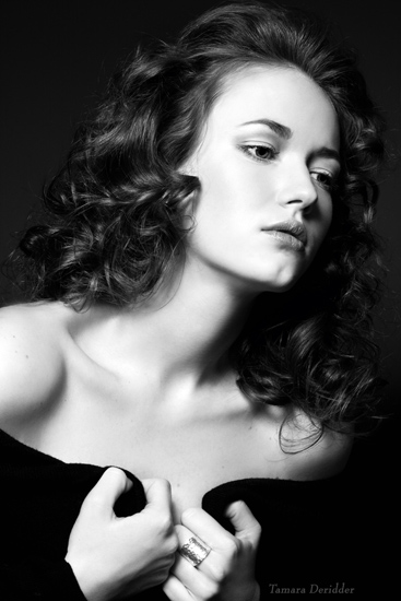 Female model photo shoot of Annelien Make-Up