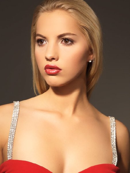Female model photo shoot of DAZ Makeup