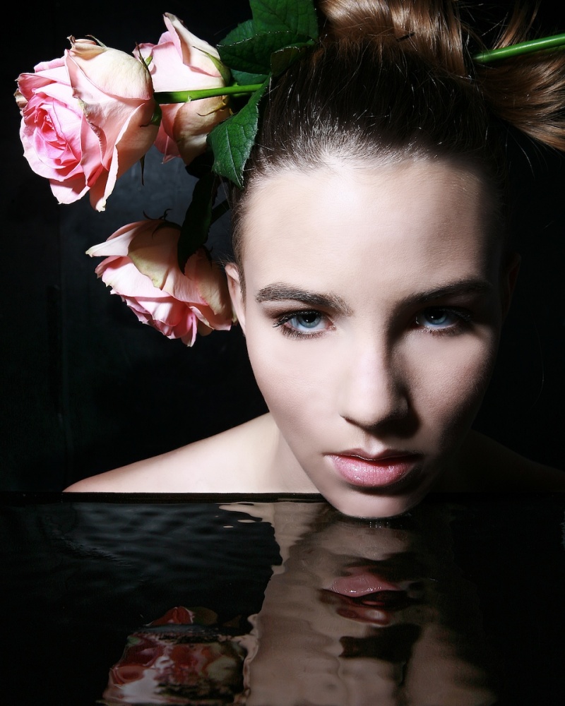 Female model photo shoot of Alexandra Frigescu