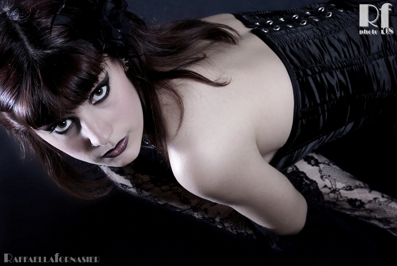 Female model photo shoot of Loredana Blajan