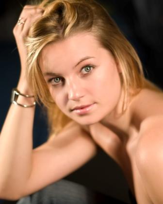 Female model photo shoot of Laura Cyfka