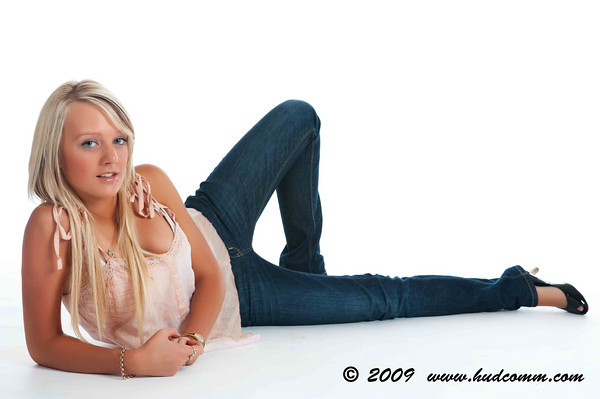 Female model photo shoot of Jenelle W