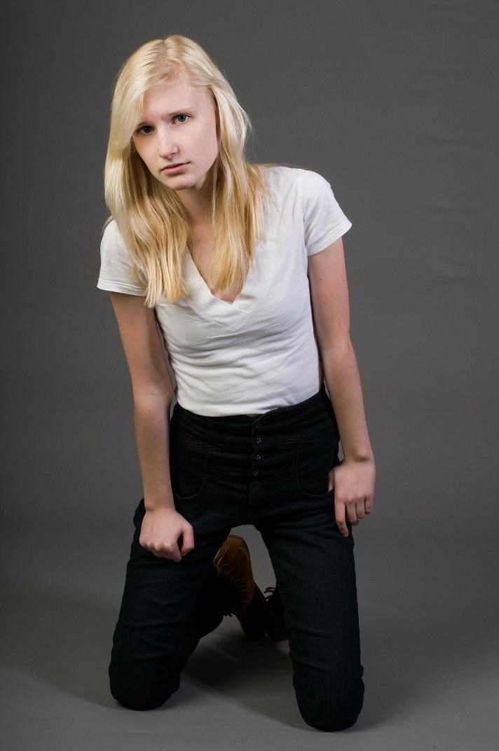 Female model photo shoot of Amelia Mohn by Jessica Kempen