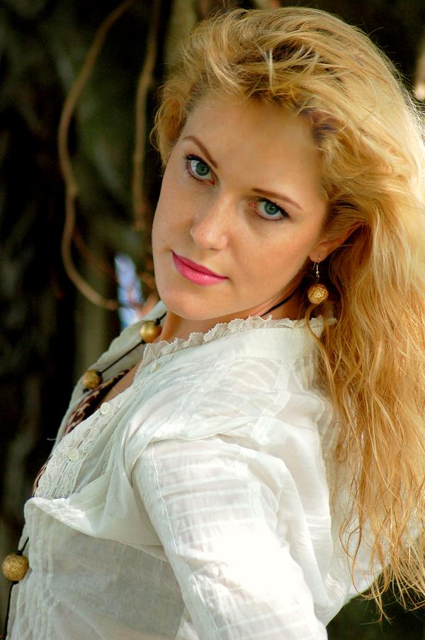 Female model photo shoot of Juliashka