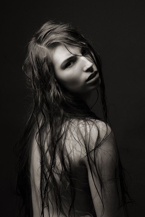 Female model photo shoot of Roswell Ivory