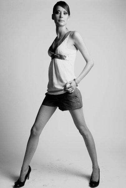 Female model photo shoot of Joy Mclaren
