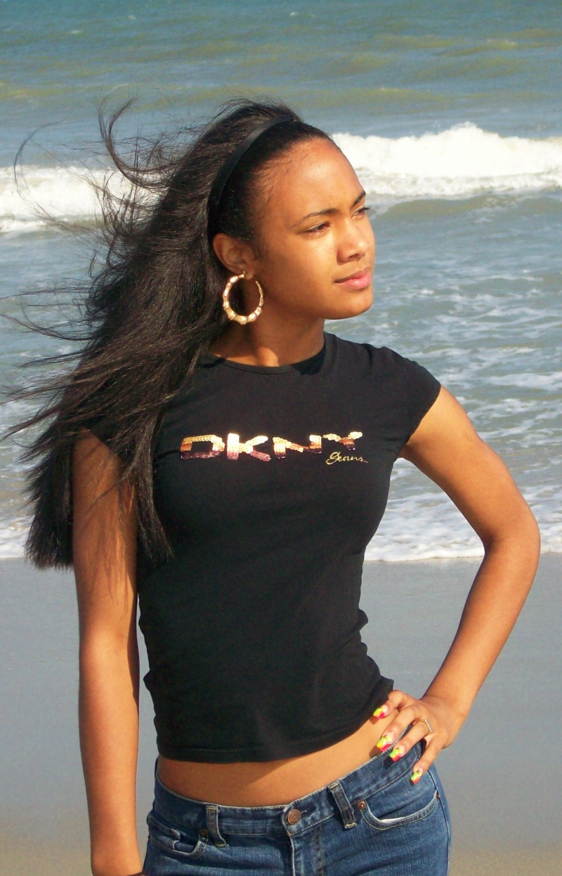 Female model photo shoot of Taiana
