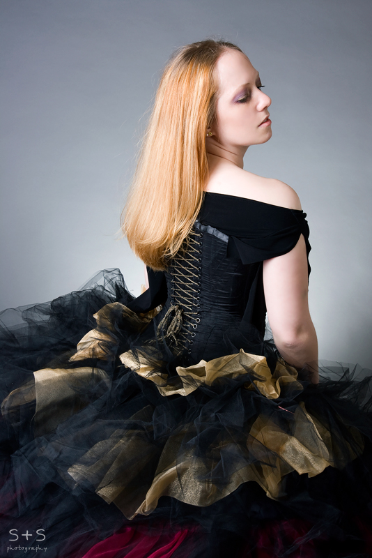 Female model photo shoot of Bianca Lindblad by Black Room Photo