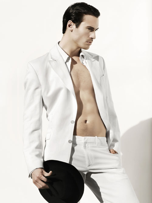 Male model photo shoot of Timo Nunez