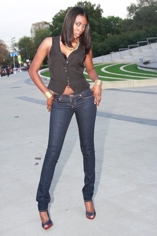 Female model photo shoot of Brooke7 in Brooklyn Museum