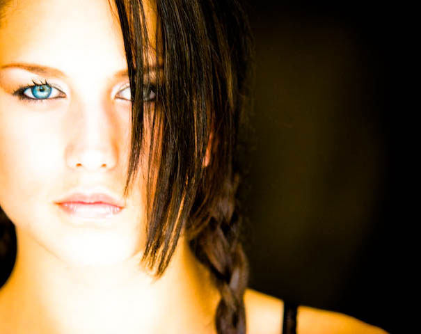 Female model photo shoot of Kristen Wilson