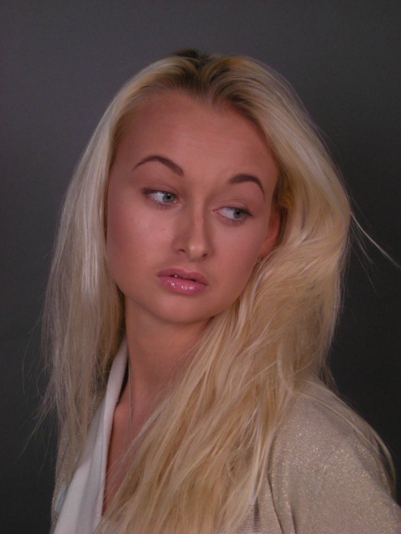 Female model photo shoot of Dani B Makeup