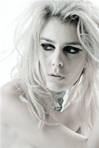 Female model photo shoot of Linn Edel