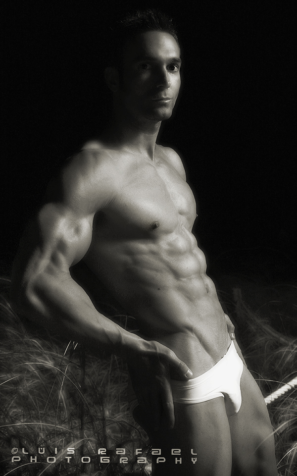 Male model photo shoot of Thomas Harsh by Luis Rafael Photography