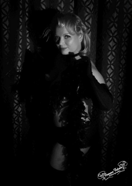 Female model photo shoot of Melody Noir