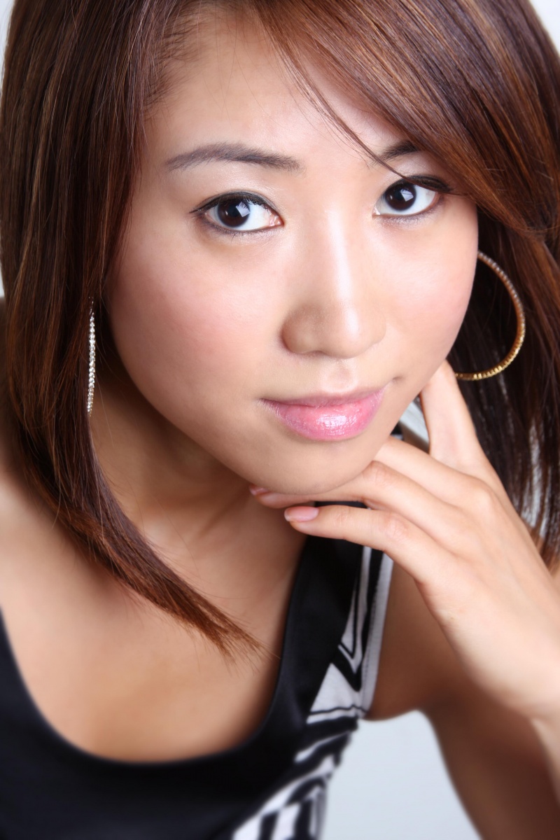 Female model photo shoot of Alisha Kim by Deelite Photography