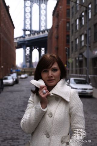 Female model photo shoot of Katusha Monamishka in Manhattan Bridge View from Brooklyn NY Side