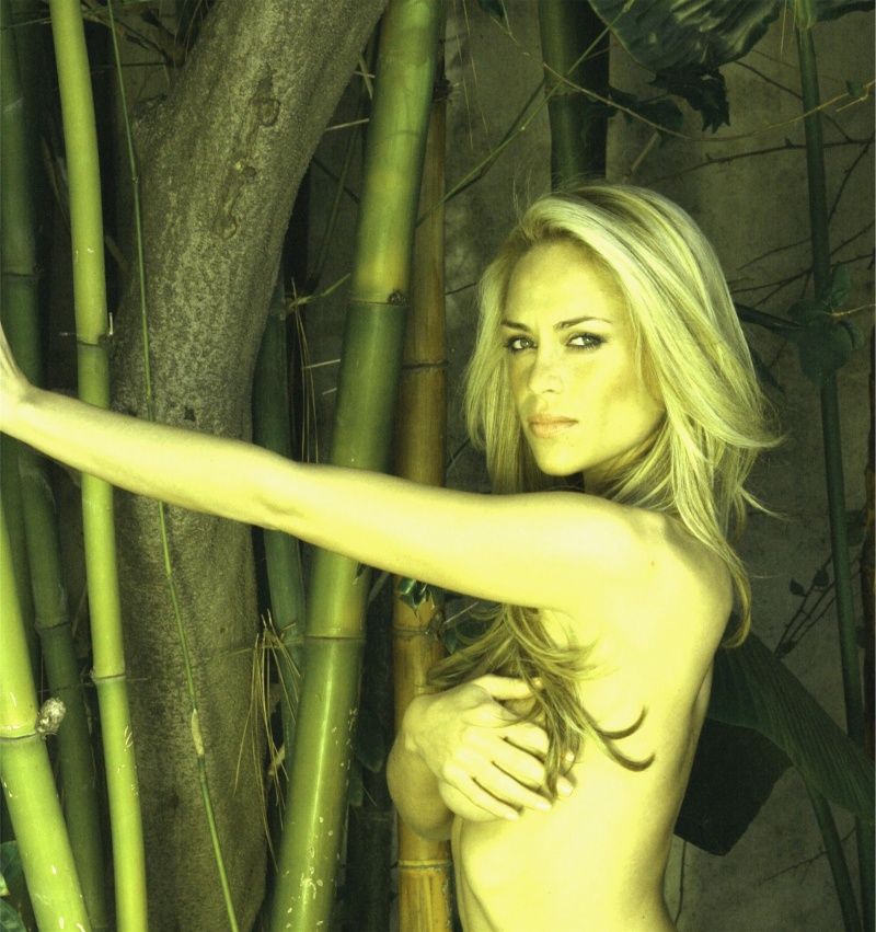 Female model photo shoot of Laura Cano
