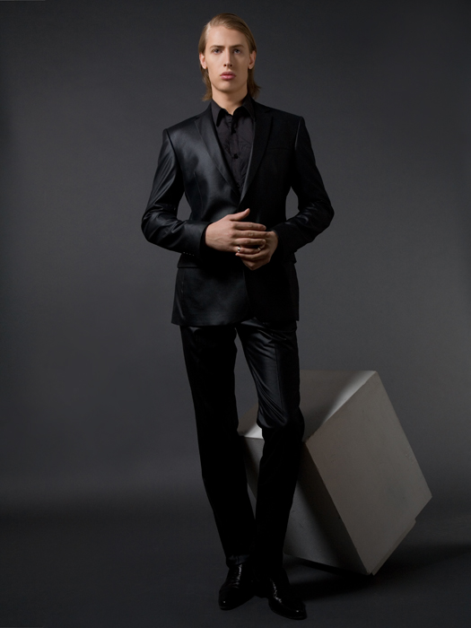 Male model photo shoot of AleXandeR FsH_GmR