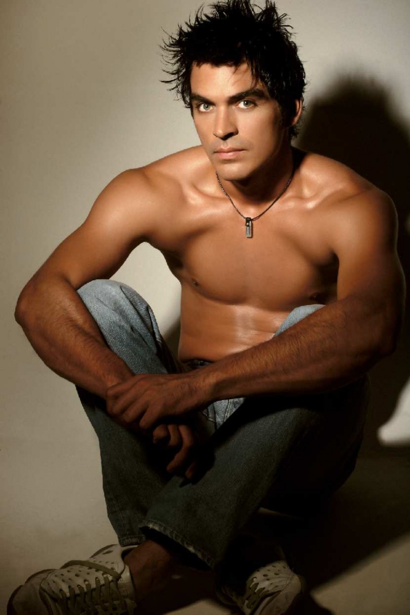 Male model photo shoot of Gabriel Nunez
