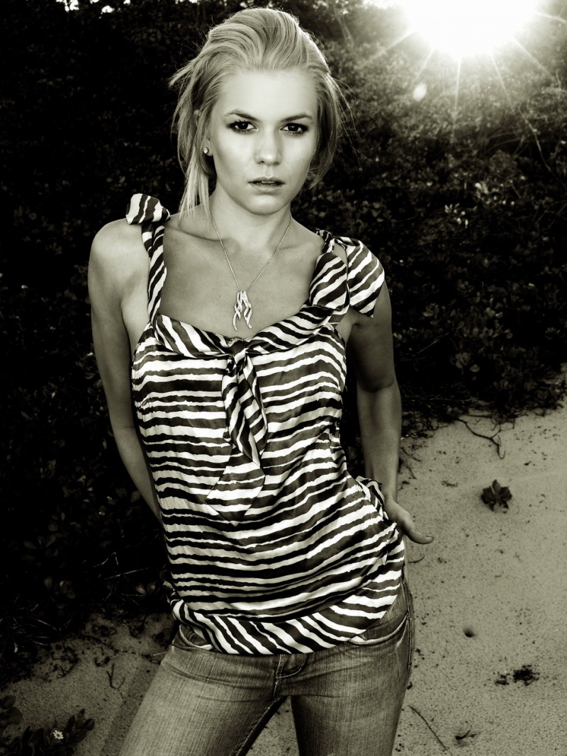 Female model photo shoot of Danielle Byrnes