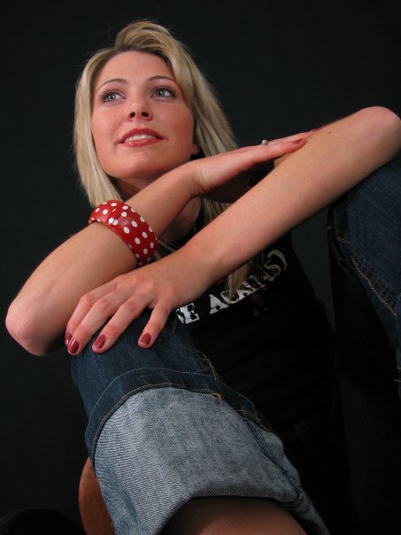 Female model photo shoot of Roxy Nesbitt