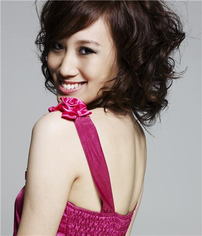 Female model photo shoot of Sara Chan