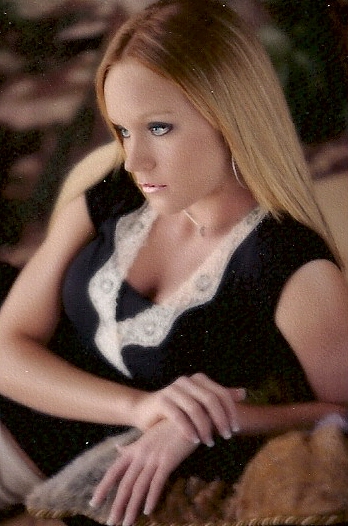 Female model photo shoot of Lindsey Diane