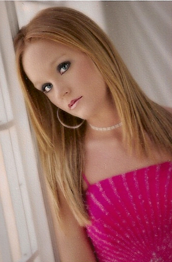 Female model photo shoot of Lindsey Diane