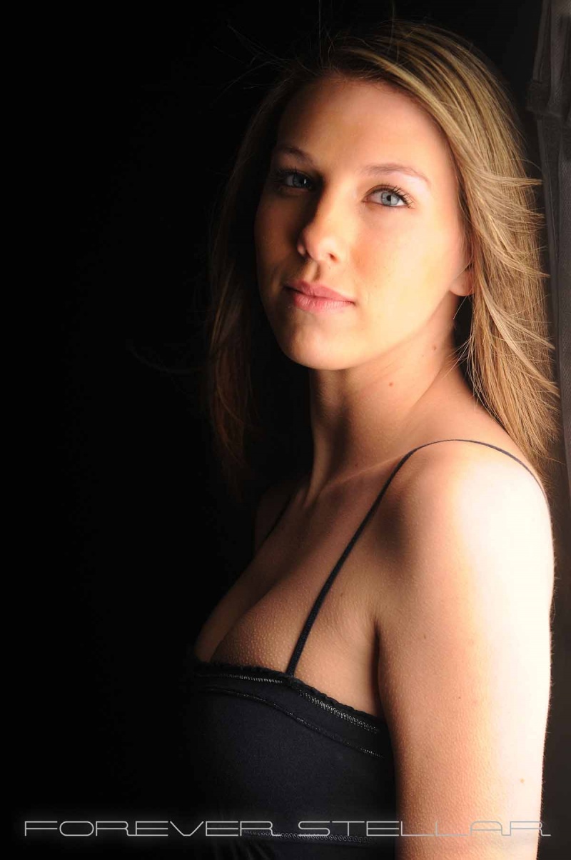 Female model photo shoot of Kellie Lynne Ahrens