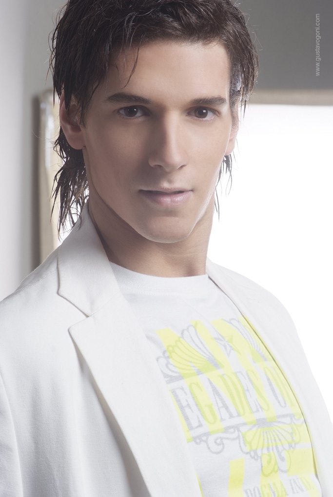 Male model photo shoot of Raul Ramos