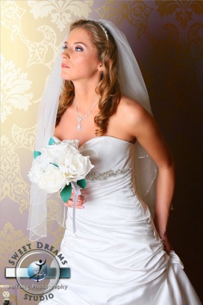 Female model photo shoot of Robyn418 in monis bridal